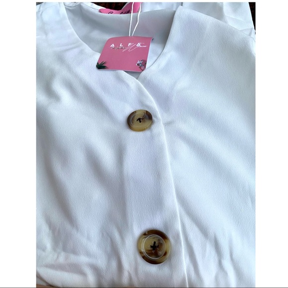 V-neck Stylish Women’s Top! - Picture 6 of 9